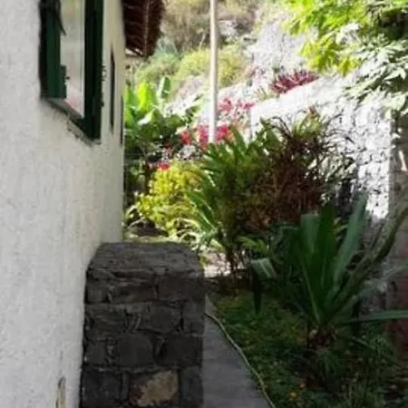 Cottage Na Ribeira Do Paul Pombas Exterior photo